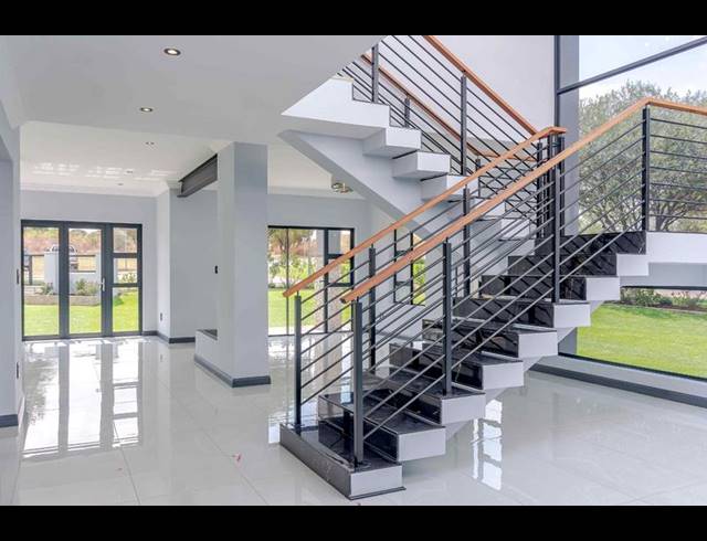 5 BEDROOM HOUSE FOR SALE IN COPPERLEAF ESTATE